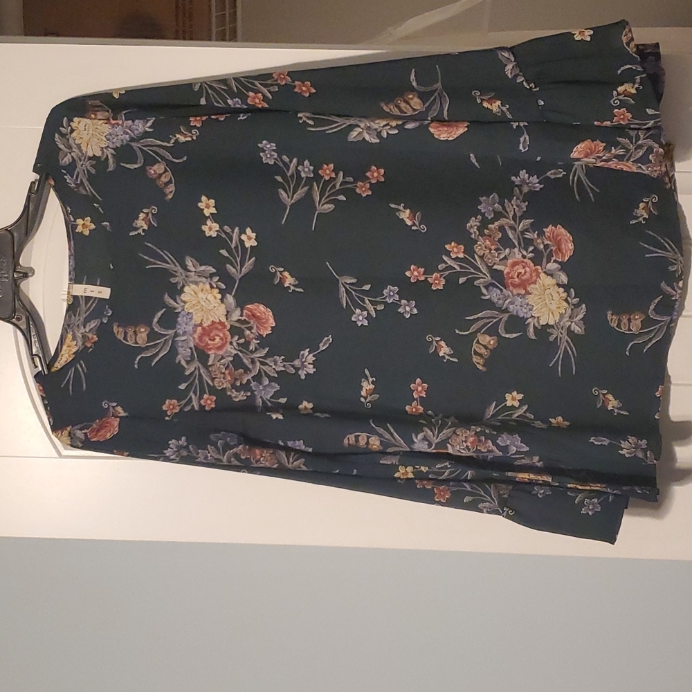 Green floral top
